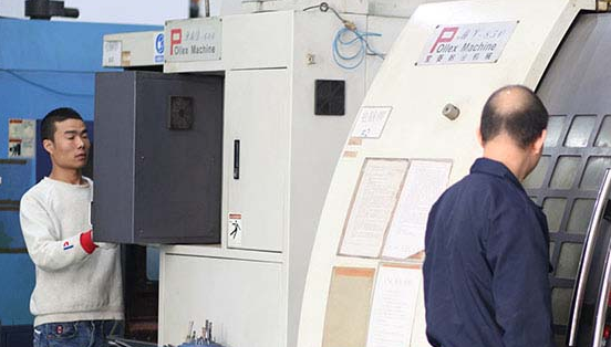 在深圳怎么選擇專(zhuān)業(yè)的模具開(kāi)模廠呢？