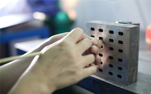 科翔模具_塑料模具注塑加工廠生產abs注塑件怎么才能增加光亮度？